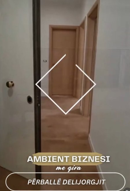 Tirane, jepet me qera ambjent biznesi Kati 2, 85 m² 800 € (Deliorgji)