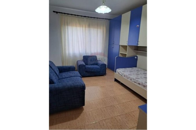 Tirane, jepet me qera apartament 2+1 Kati 5, 75 m² 450 € (Pazari i Ri - Hoxha Tahsim)