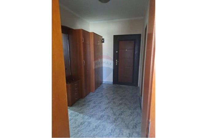 Tirane, jepet me qera apartament 2+1 Kati 5, 75 m² 450 € (Pazari i Ri - Hoxha Tahsim)