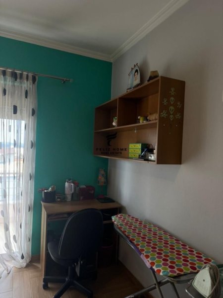 Tirane, jepet me qera apartament 2+1+Ballkon Kati 2, 150 m² 450 € (FRESKU)