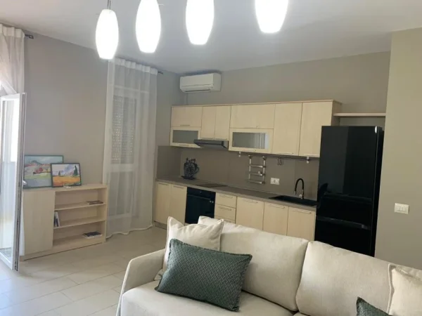 Tirane, jepet me qera apartament 1+1 Kati 5, 80 m² 800 € (Myslym Shyri)