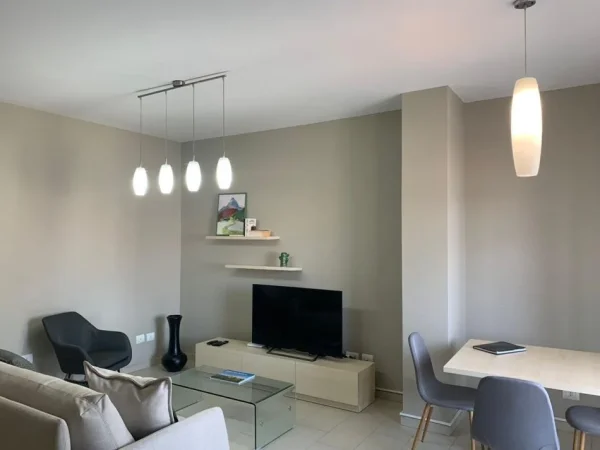 Tirane, jepet me qera apartament 1+1 Kati 5, 80 m² 800 € (Myslym Shyri)