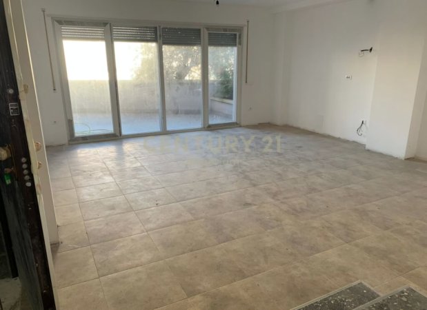 Tirane, shitet apartament duplex 2+1+Ballkon Kati 2, 186 m² 250.000 € (Kopshti Botanik)