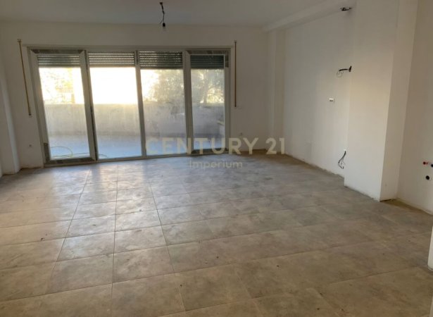 Tirane, shitet apartament duplex 2+1+Ballkon Kati 2, 186 m² 250.000 € (Kopshti Botanik)