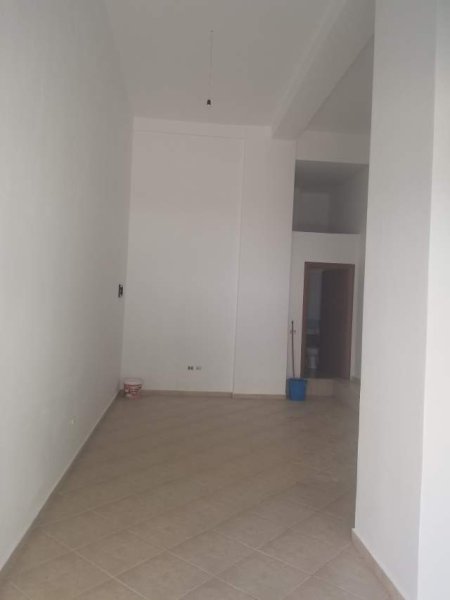 Tirane, shitet dyqan Kati 0, 33 m² 63.000 € (Astir)