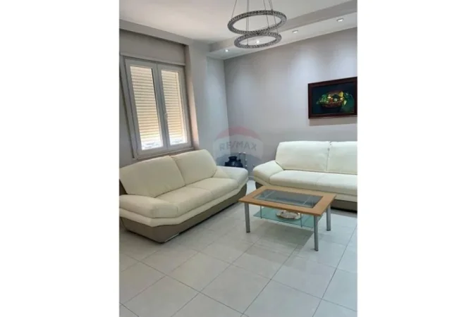 Tirane, jepet me qera apartament 2+1 Kati 7, 90 m² 650 € (Ish Tregu Elektrik)
