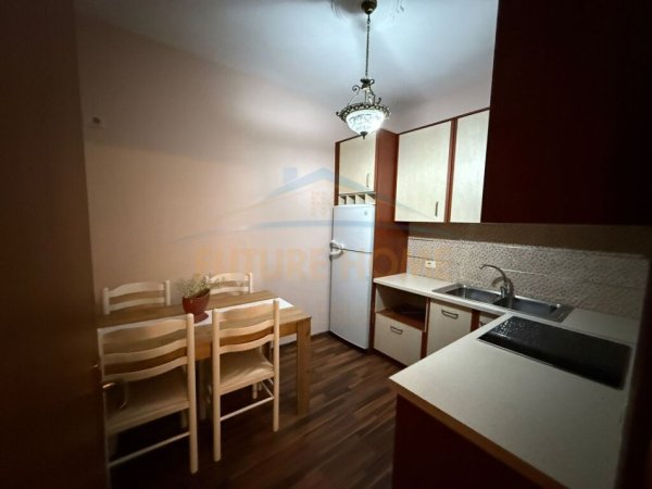 Tirane, jepet me qera apartament 1+1+Aneks Kati 5, 70 m² 400 € 