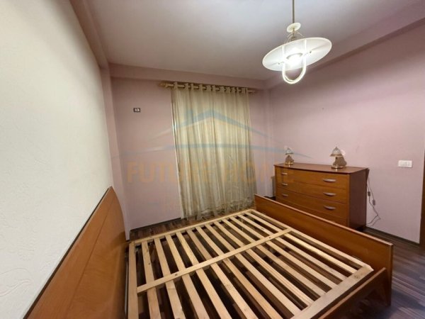 Tirane, jepet me qera apartament 1+1+Aneks Kati 5, 70 m² 400 € 