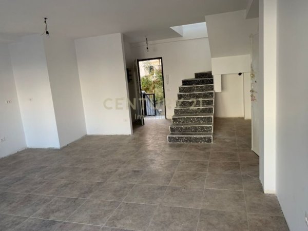 Tirane, shes apartament 2+1+2+VERANDE , 186 m² 250.000 € (Kopshti Botanik Zoologjik)