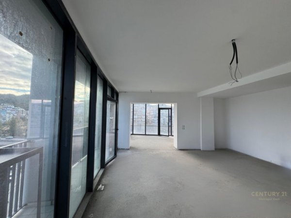 Tirane, shes apartament 3+1+2 , 264 m² 799.000 € (Lake View Residence, Liqeni i Tiranës)