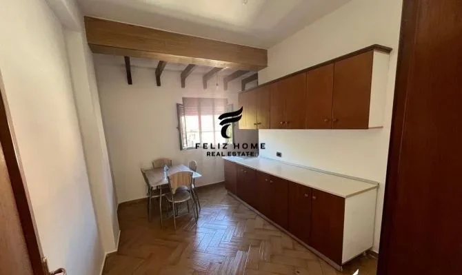 Tirane, shitet apartament 3+1 Kati 3, 146 m² 210.000 € (VILAT GJERMANE)