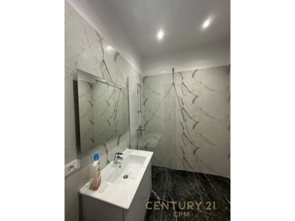 Tirane, jap me qera apartament 1+1+POST PARKIMI , 73 m² 1.000 € (Kompleksi Delijorgji)