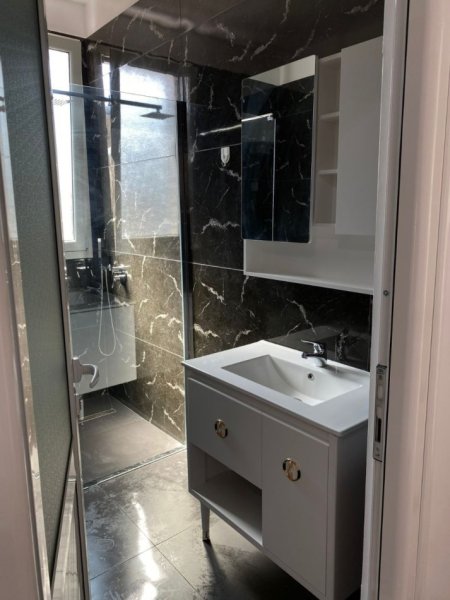 Tirane, jepet me qera apartament 1+1 Kati 5, 61 m² 520 € (Prane Drejtorise se Higjenes)