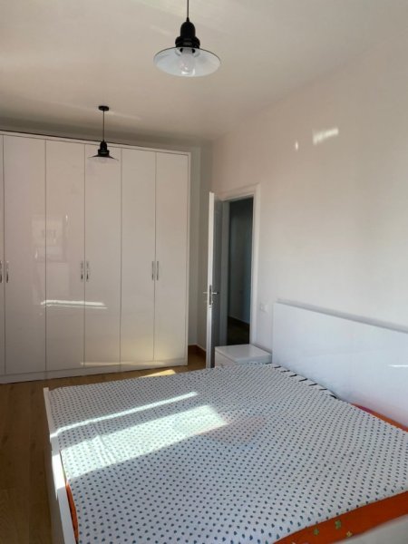 Tirane, jepet me qera apartament 1+1 Kati 5, 61 m² 520 € (Prane Drejtorise se Higjenes)
