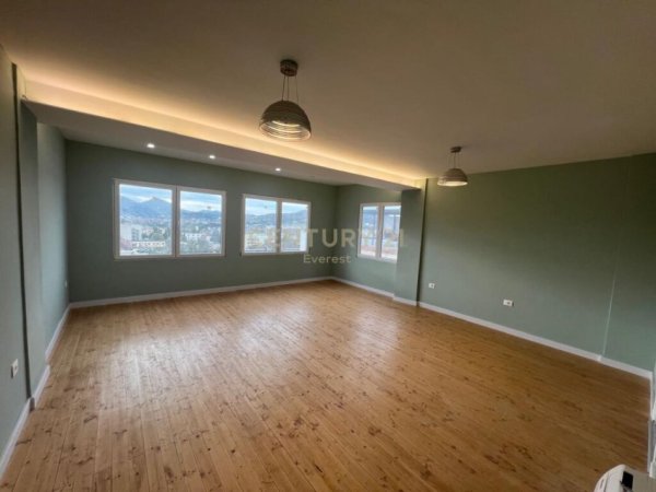 Tirane, shes Vile+ 4 POSTE PARKIMI , 500 m² 1.200.000 € (Prane Pallatit te Brigadave, Rruga e Elbasanit)