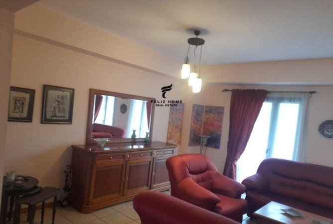 Tirane, jepet me qera apartament 3+1 Kati 6, 110 m² 550 € (ISH EKSPOZITA)