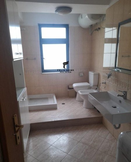 Tirane, jepet me qera apartament 3+1 Kati 6, 110 m² 550 € (ISH EKSPOZITA)