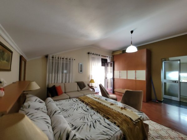 Tirane, jepet me qera Vile 1+1 Kati 2, 62 m² 500 € (Rruga e Kosovareve)