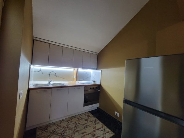 Tirane, jepet me qera Vile 1+1 Kati 2, 62 m² 500 € (Rruga e Kosovareve)