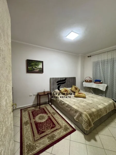 Tirane, jepet me qera apartament 2+1+Ballkon Kati 4, 93 m² 650 € (KOMUNA E PARISIT)