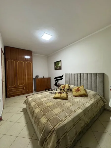 Tirane, jepet me qera apartament 2+1+Ballkon Kati 4, 93 m² 650 € (KOMUNA E PARISIT)