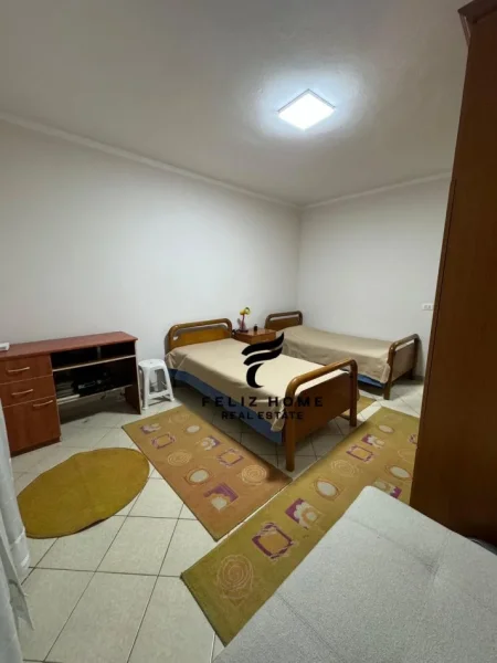 Tirane, jepet me qera apartament 2+1+Ballkon Kati 4, 93 m² 650 € (KOMUNA E PARISIT)