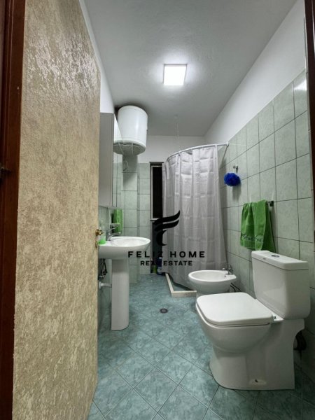 Tirane, jepet me qera apartament 2+1+Ballkon Kati 4, 93 m² 650 € (KOMUNA E PARISIT)