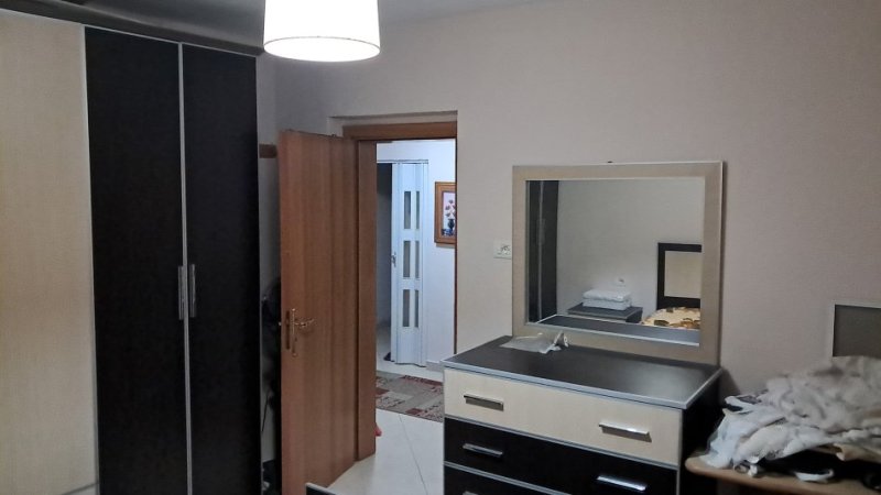 Tirane, jepet me qera apartament 2+1 Kati 6, 85 m² 500 € (Brryli)