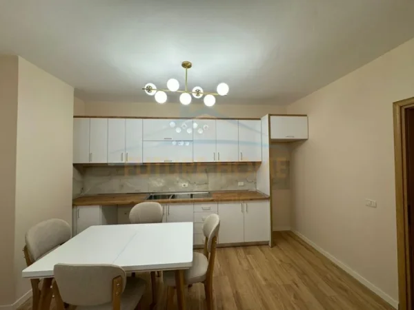 Tirane, shitet apartament 2+1 Kati 5, 96 m² 133.000 € (Unaza e Re)