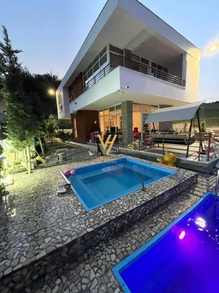 Tirane, jepet me qera Vile 3+1+Ballkon Kati 0, 178 m² 2.500 € (FARKË)