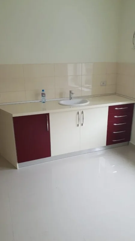 Tirane, jepet me qera ambjent biznesi Kati 1, 60 m² 600 € (Rruga Hoxha Tahsim)