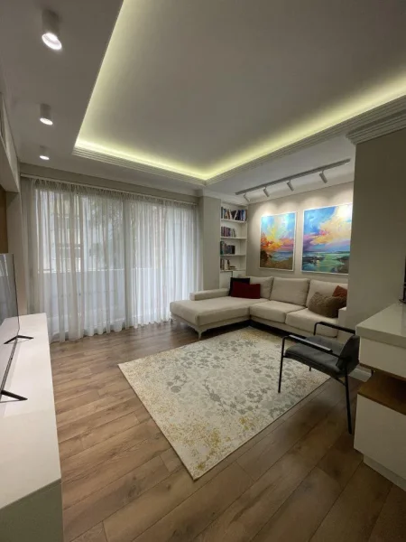 Tirane, jepet me qera apartament 2+1+Ballkon Kati 3, 83 m² 750 € (Kryqezimi Unaze-Porcelan)