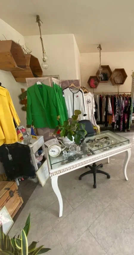 Tirane, jepet me qera ambjent biznesi Kati 1, 30 m² 1.000 € (Ish Ekspozita)