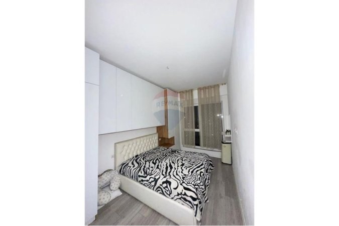 Tirane, jepet me qera apartament 1+1 Kati 7, 50 m² 550 € (21 Dhjetori,)