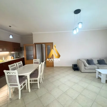 Tirane, jepet me qera apartament 2+1+Ballkon Kati 6, 120 m² 800 € (KOPSHTI BOTANIK)