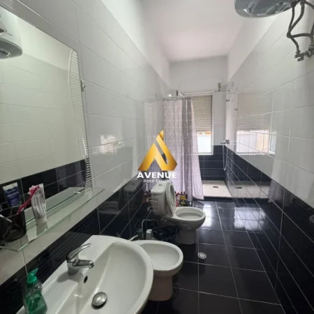Tirane, jepet me qera apartament 2+1+Ballkon Kati 6, 120 m² 800 € (KOPSHTI BOTANIK)