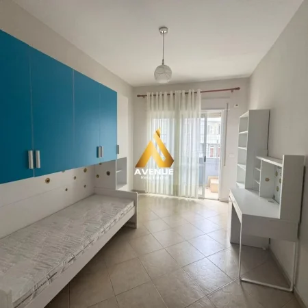 Tirane, jepet me qera apartament 2+1+Ballkon Kati 6, 120 m² 800 € (KOPSHTI BOTANIK)