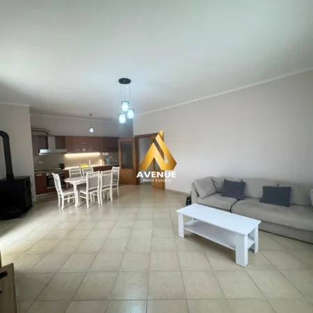 Tirane, jepet me qera apartament 2+1+Ballkon Kati 6, 120 m² 800 € (KOPSHTI BOTANIK)