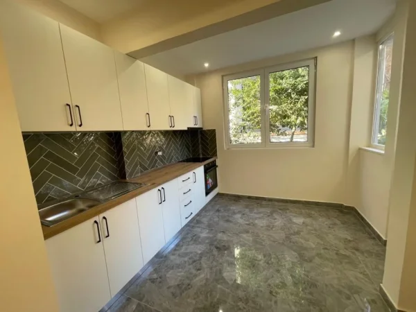 Tirane, shitet apartament 2+1 Kati 1, 62 m² (Medreseja)