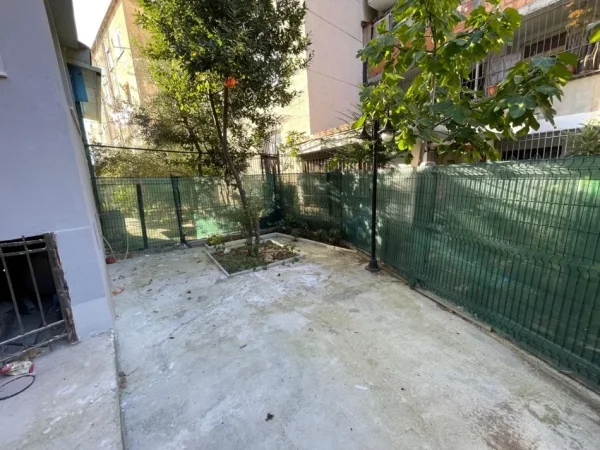 Tirane, shitet apartament 2+1 Kati 1, 62 m² (Medreseja)