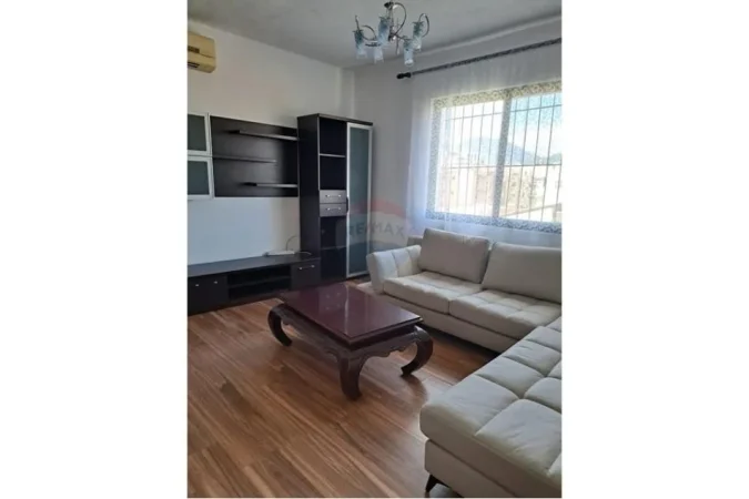 Tirane, jepet me qera apartament 2+1 Kati 4, 75 m² 650 € (21 Dhjetori)