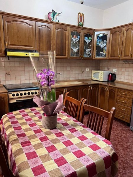 Tirane, jepet me qera apartament 2+1+Ballkon Kati 1, 120 m² 500 € (Laprake)