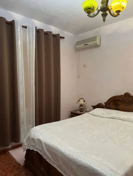 Tirane, jepet me qera apartament 2+1+Ballkon Kati 1, 120 m² 500 € (Laprake)