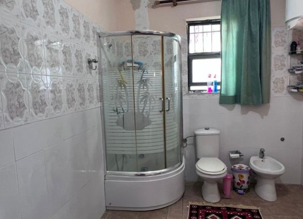 Tirane, jepet me qera apartament 2+1+Ballkon Kati 1, 120 m² 500 € (Laprake)