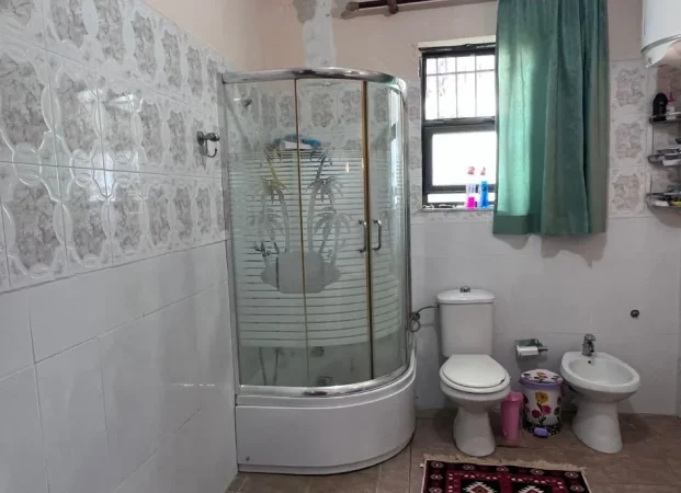 Tirane, jepet me qera apartament 2+1+Ballkon Kati 1, 120 m² 500 € (Laprake)