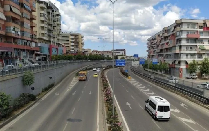 Tirane, jepet me qera apartament Kati 4, 70 m² 450 € (Kopshti Zoologjik,Rruga Selman Qosja)