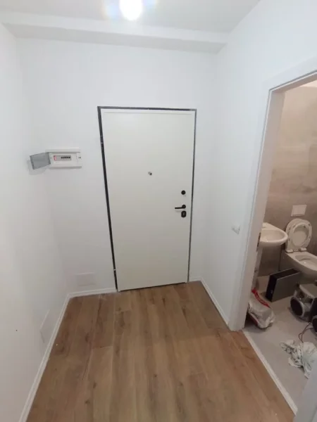 Tirane, jepet me qera zyre Kati 1, 40 m² 1.000 € (Rruga Islam Alla)