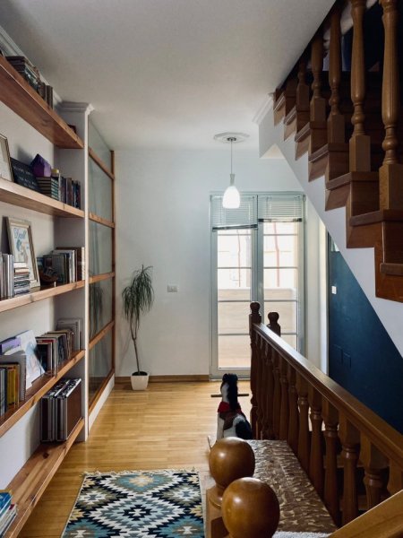 Tirane, jepet me qera Vile 4+1+Aneks+Ballkon Kati 3, 180 m² 1.200 € (SAUK)