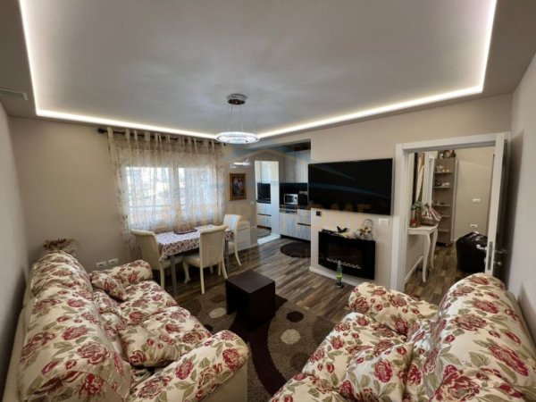 Tirane, shitet apartament 2+1 Kati 5, 65 m² 150.000 € (Ferit Xhajko)
