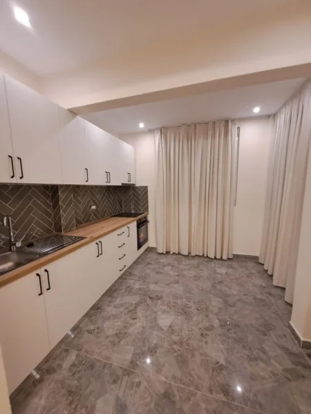 SHITET APARTAMENT 2+1 TEK MEDRESEJA I SAPOINVESTUAR